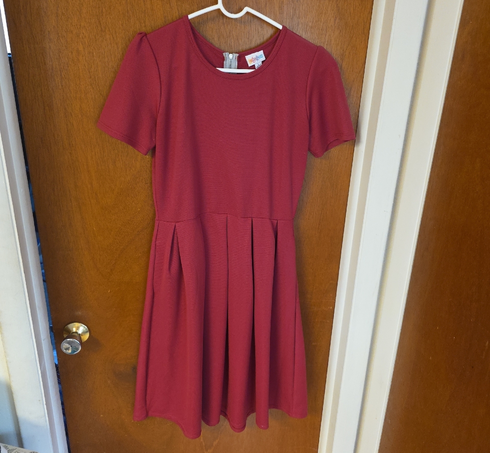 LuLaRoe "Amelia" Dark Pink Short Sleeve Pleated Dress